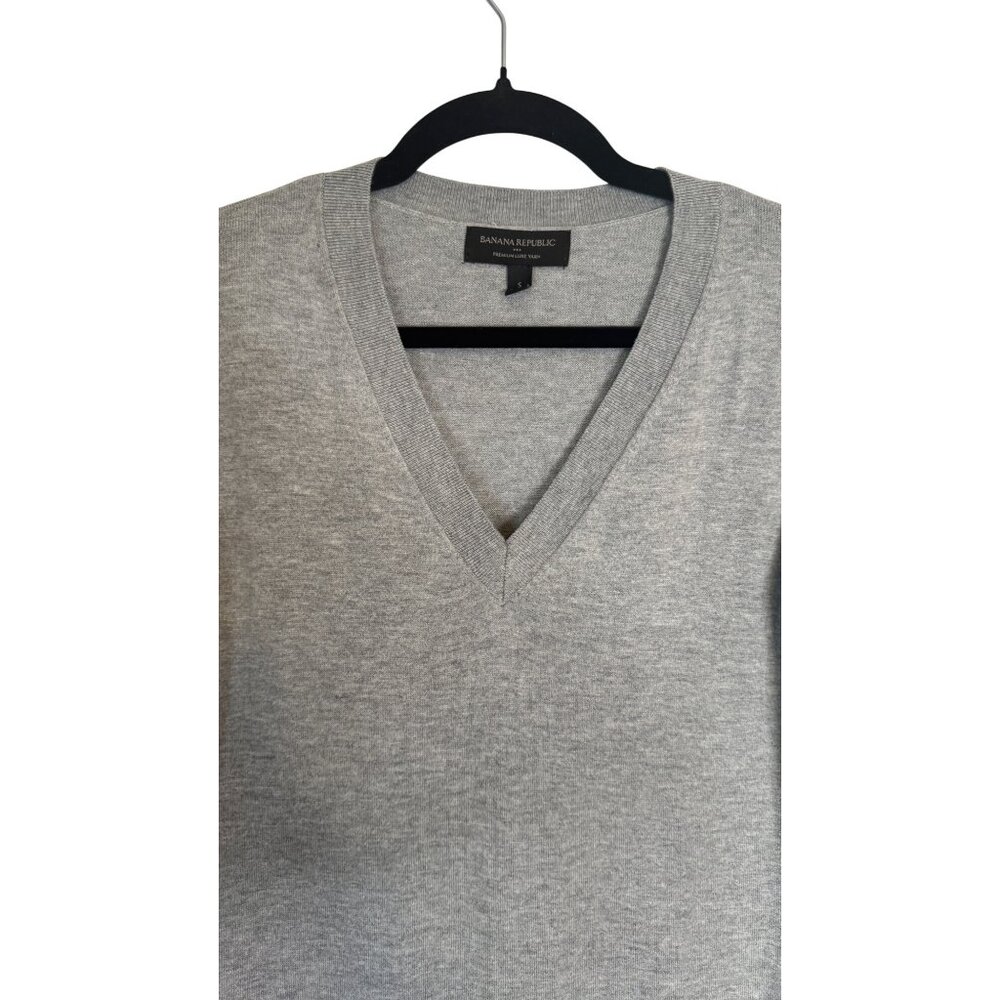 Banana Republic Womens Gray V-Neck Sweater S 55% Cotton 40% Nylon 5% Cashmere - Picture 3 of 13